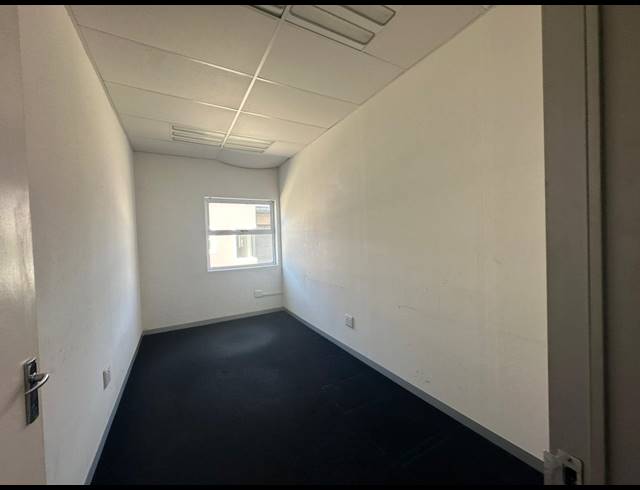 420M² WAREHOUSE TO LET IN SPARTAN